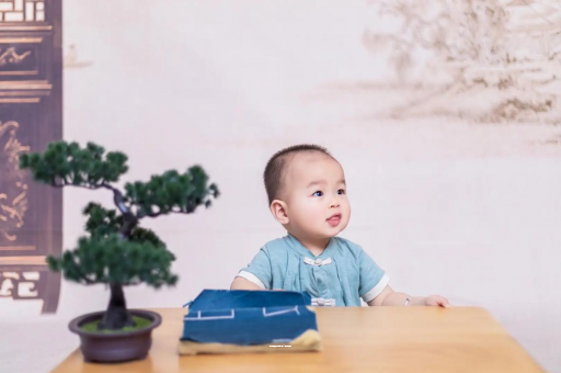 山南宝宝喊肚子疼怎么回事